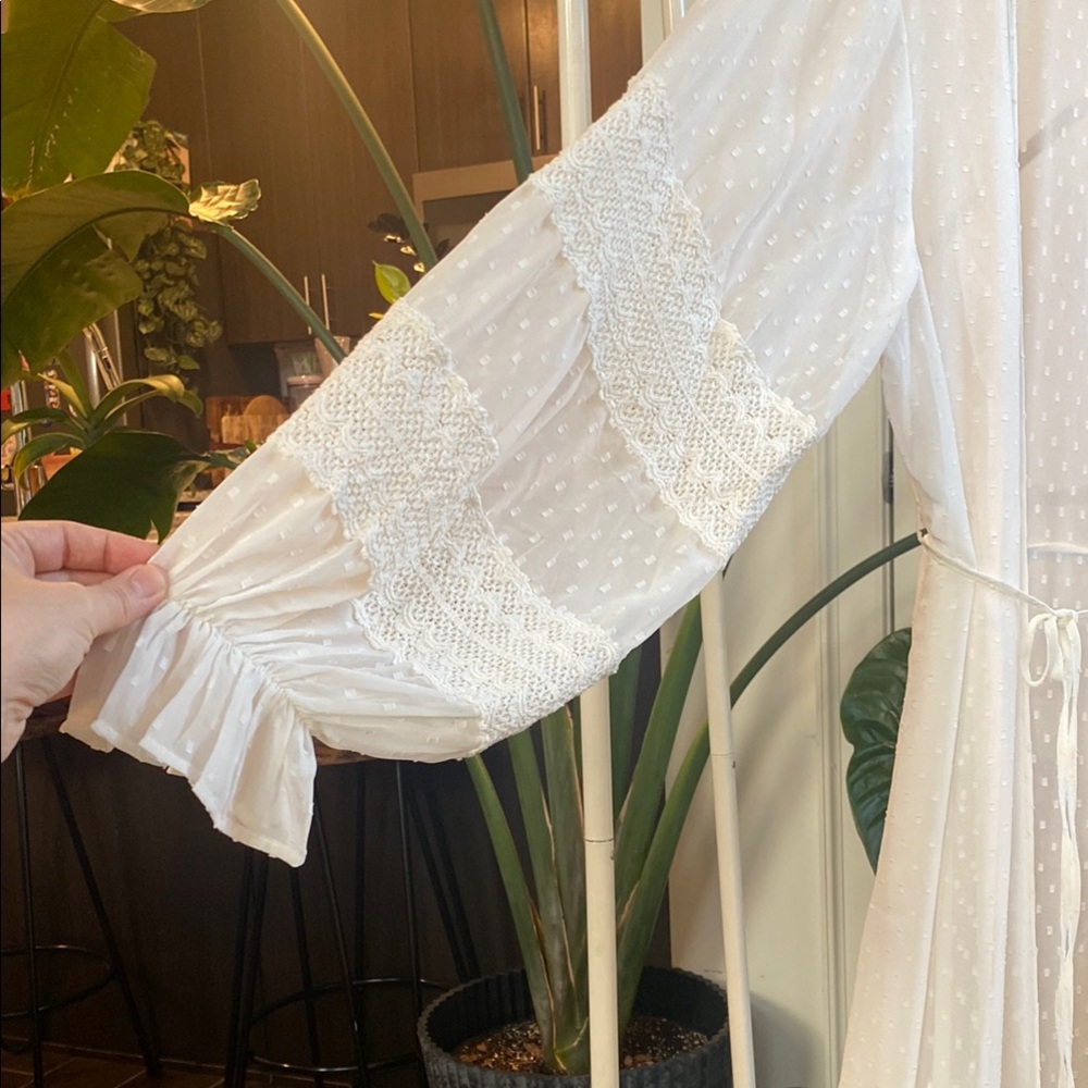 🚩 SOLD 🚩 Nasty Gal White Wrap Robe with Bishop Sleeves - Picture 5 of 7
